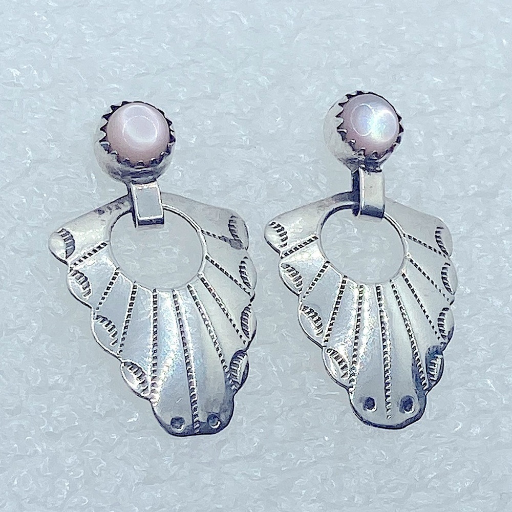 Vtg Navajo Sterling & Pink MOP Mother Of Pearl Fan Stud Earrings 1.2”